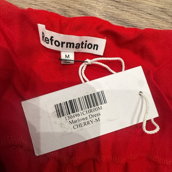 Sold **** Reformation Marlowe dress in cherry red NWT Medium - Picture 5 of 5